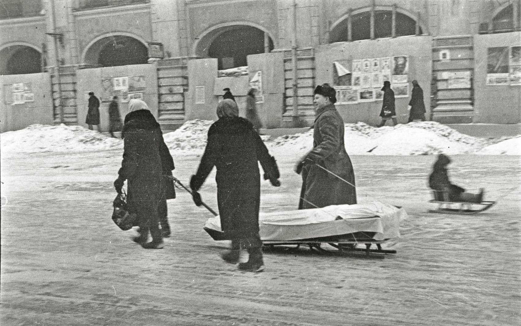 Leningrad, 1941/43